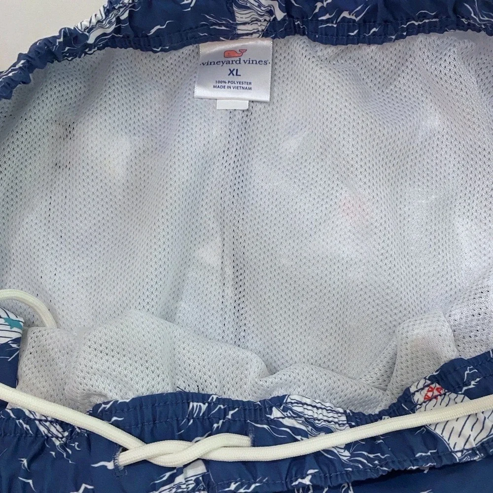 vineyard vines Blue Sailboat Whale Printed Lined 7